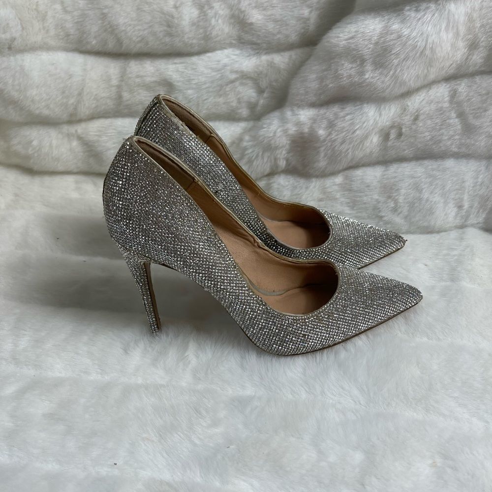 Steve Madden Daisie Crystal heels pointed toe 4.5 “ heels size 7M